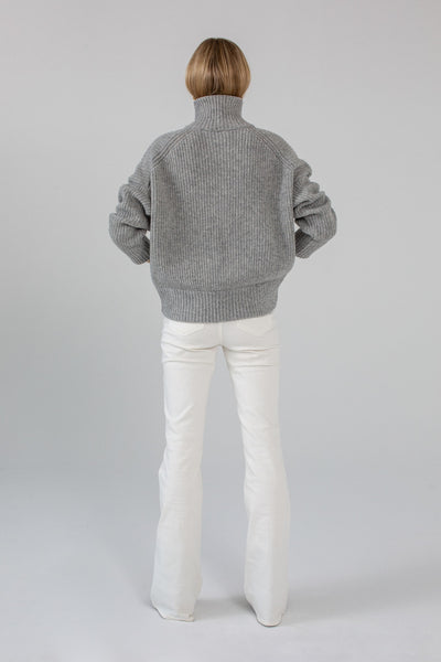 ‘JOLIE’ light grey megztinis