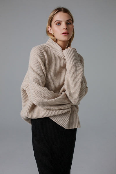 'CHRISTINE’ light sand megztinis