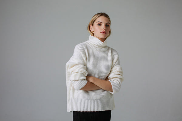 'CHRISTINE’ milk white megztinis